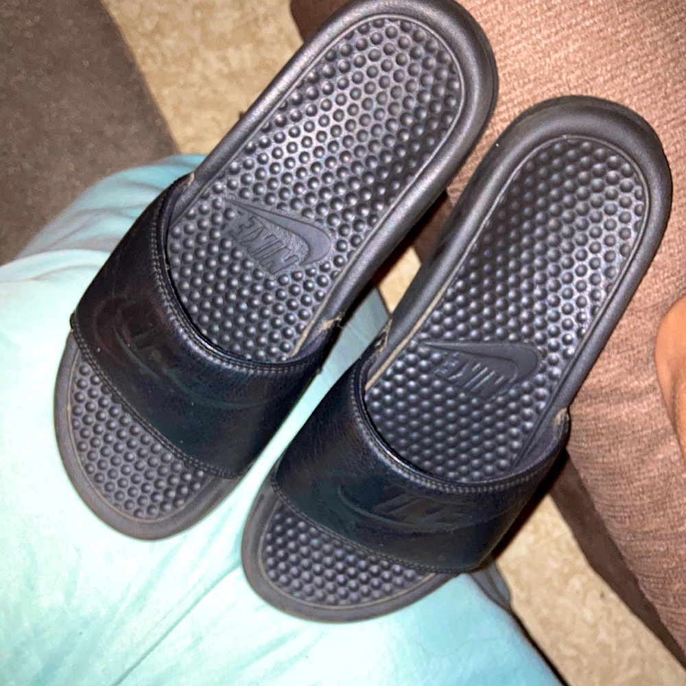 size 7 nike slides